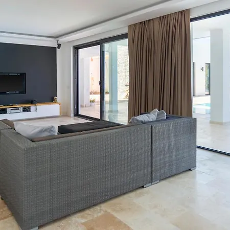 Uzunyurt Sleeps 12 Pool Air Con Wifi * 파랄리아