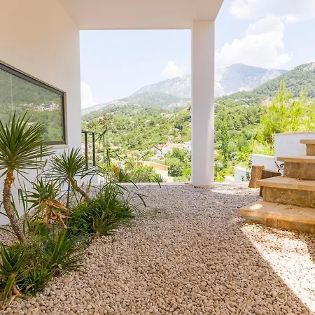 Uzunyurt Sleeps 12 Pool Air Con Wifi 파랄리아